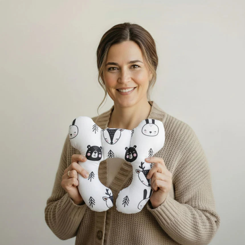 files/baby-head-support-pillow-midwife-holding-pillow.webp